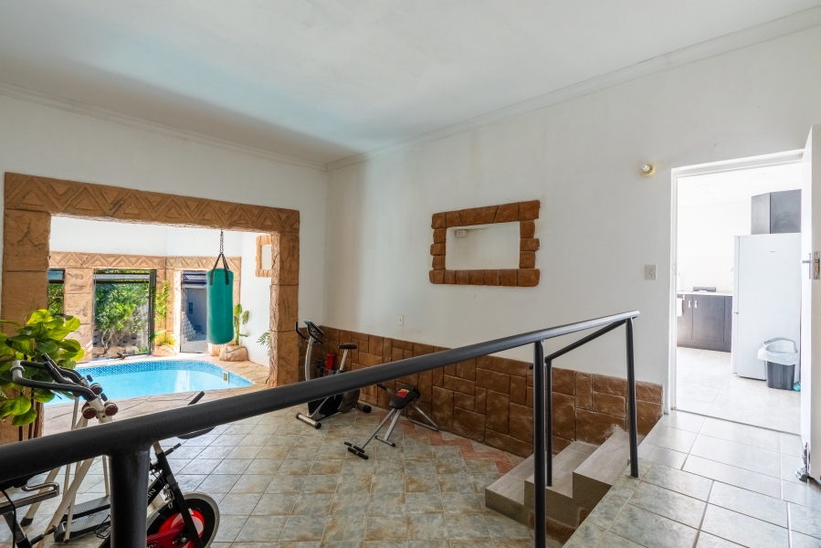 4 Bedroom Property for Sale in Linkside Western Cape